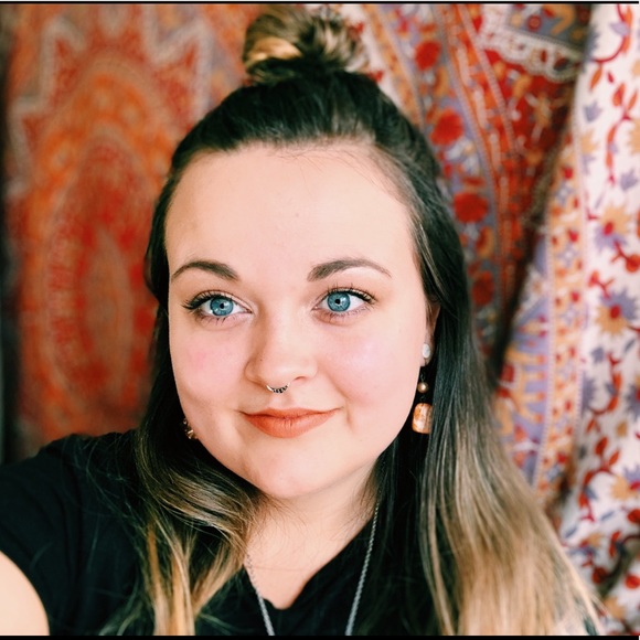 Meet your Posher - Picture 2 of 11